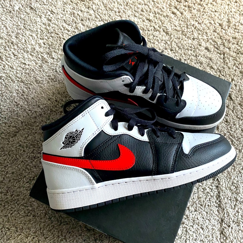 Air Jordan 1 Mid